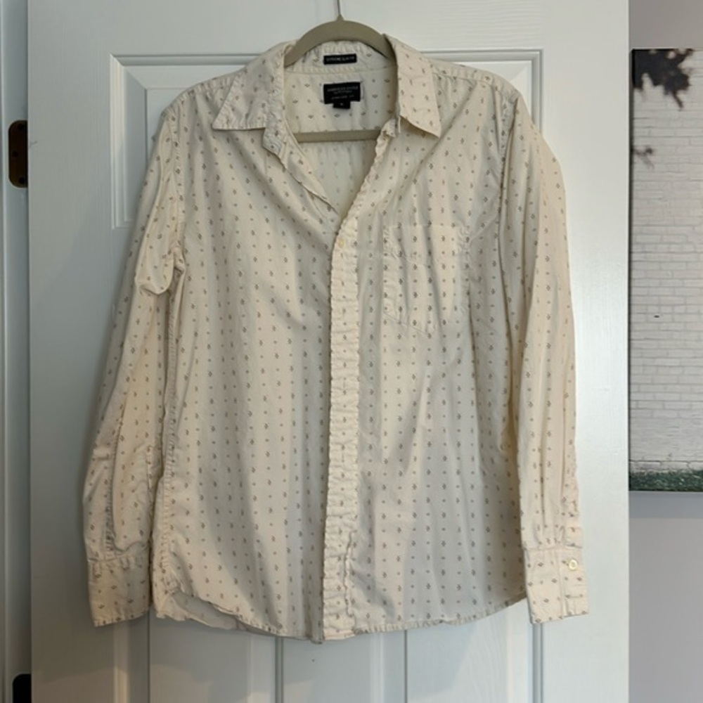 American Eagle Cream/Brown Button Up Size M